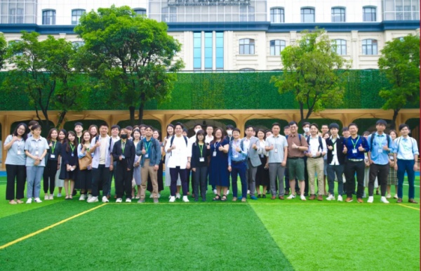 香港教育局新入职教师团到访ZWIS