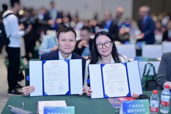 我校與香港鴨脷洲街坊學校締結為姊妹學校